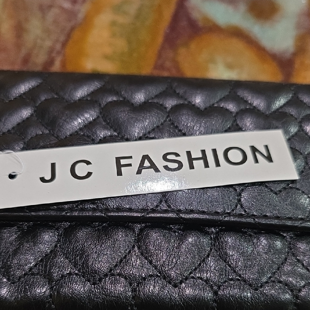 Black Quilted Heart Vegan Leather Trifold Wallet Nwt - Picture 2 of 7